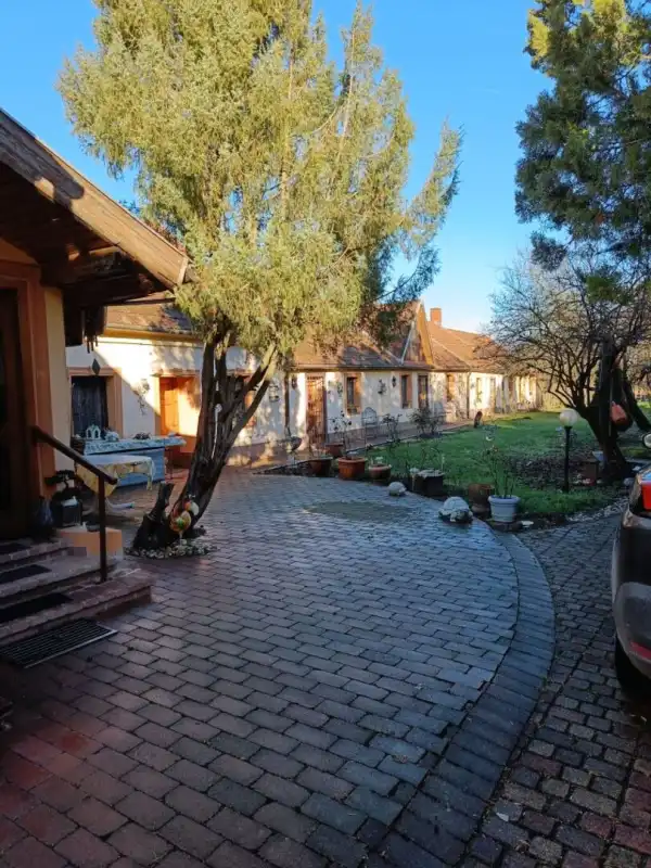 Eladó családi ház, Rigács 4+3 szoba 250 m² 60.75 M Ft