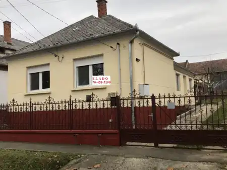 Eladó téglalakás, Petrivente 4 szoba 100 m² 25.5 M Ft