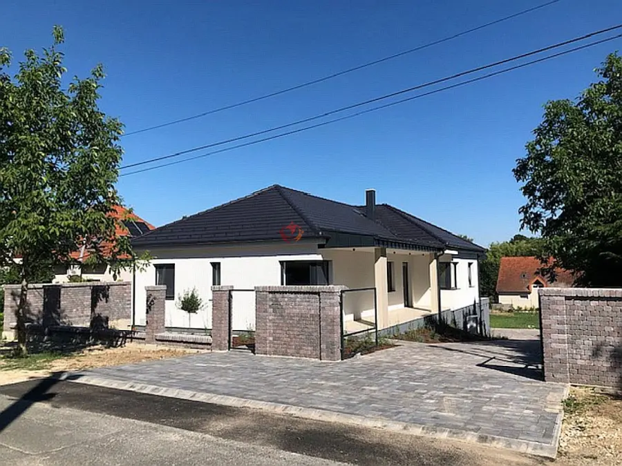 eladó új építésű családi ház, Balatongyörök